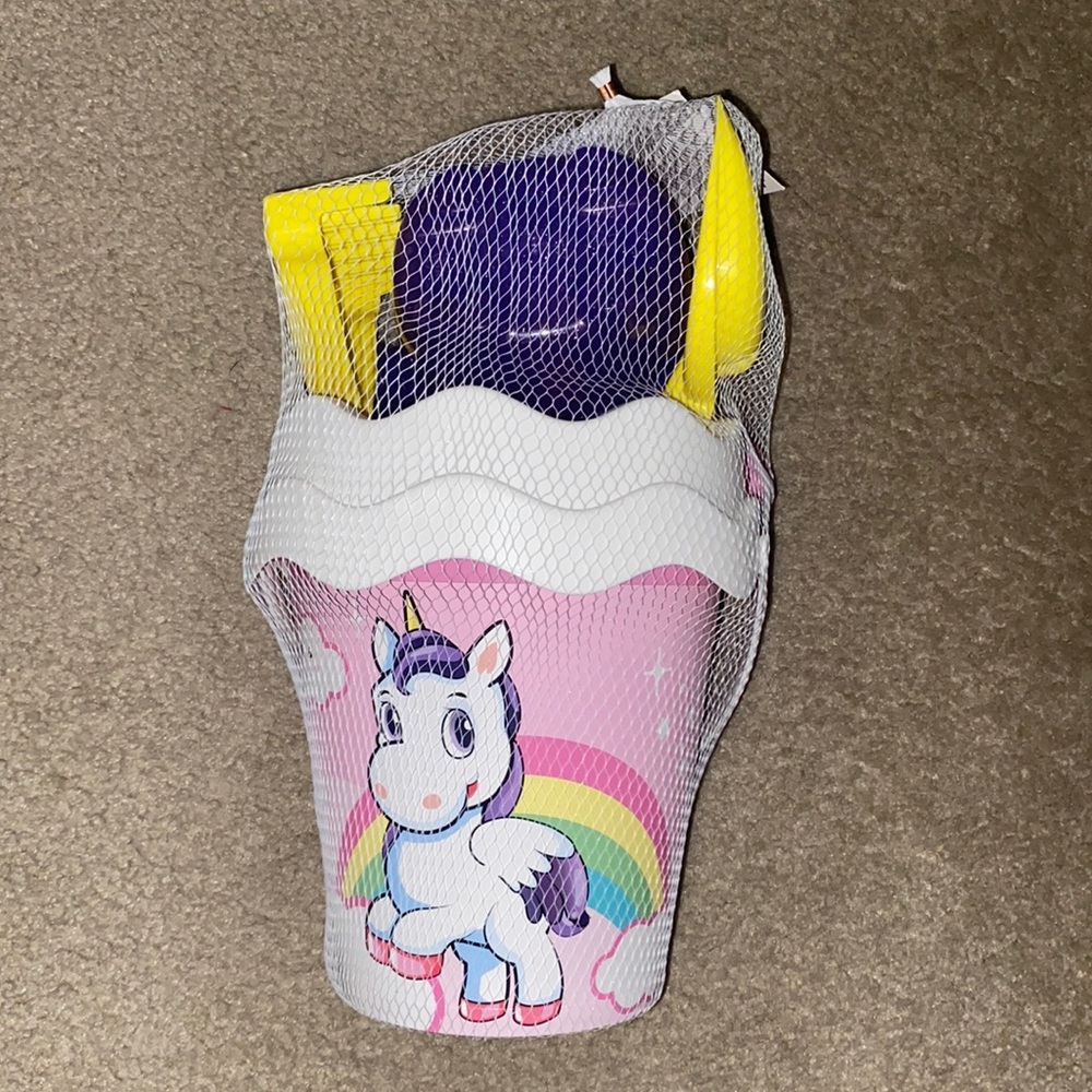 Unicorn ๐ฆ Bucket Set - Picture 1 of 5